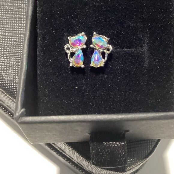 - 😺Petite Tiny Sterling Silver (925) Iridescent Diamond Cat Earrings💎 - Picture 14 of 16
